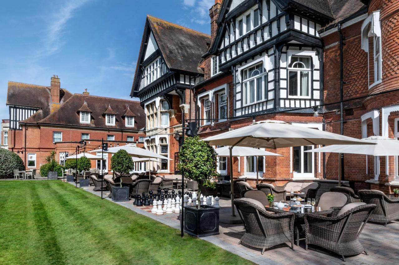 Woodlands Park Hotel Cobham  Exterior foto