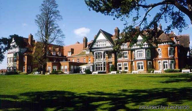 Woodlands Park Hotel Cobham  Exterior foto