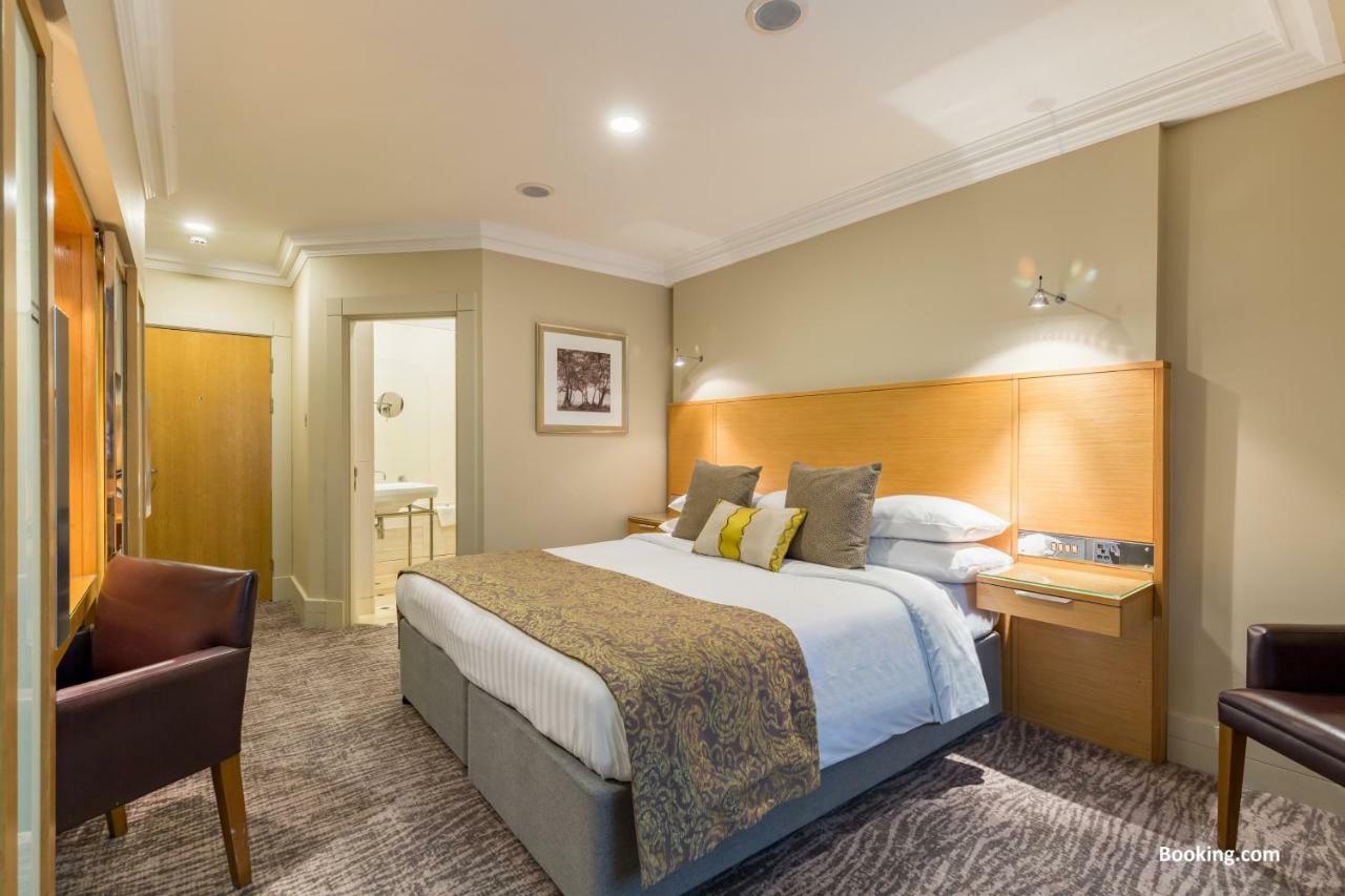 Woodlands Park Hotel Cobham  Exterior foto
